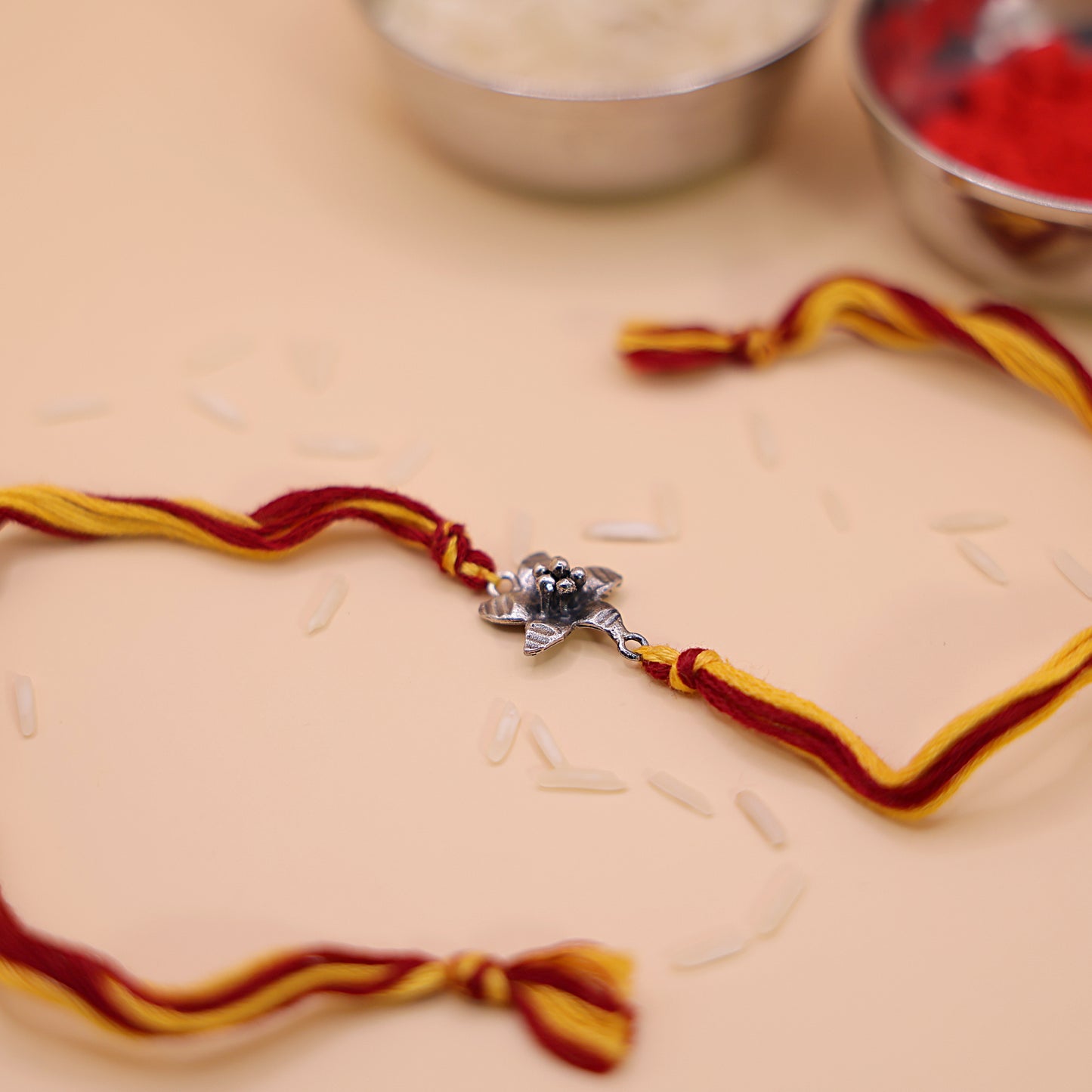 Sundar Silver पुष्प Rakhi