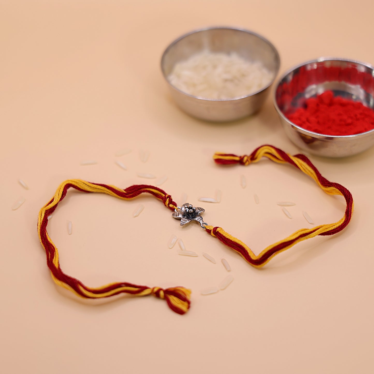 Sundar Silver पुष्प Rakhi