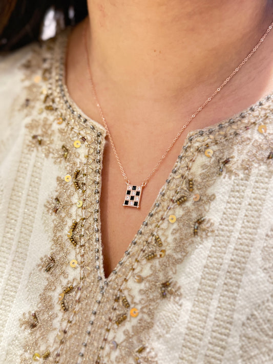 Checkered Pendant Chain