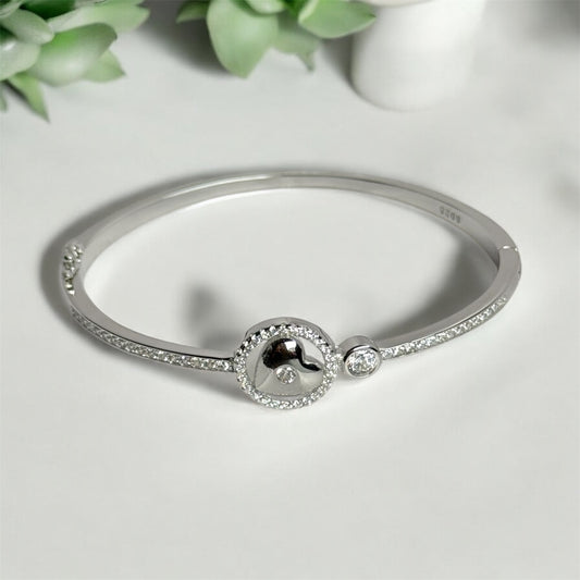 Heart in a circle kada